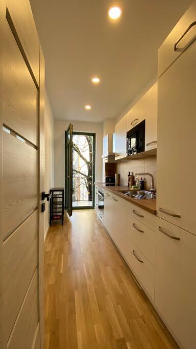 Chez Amis Arena Apartment